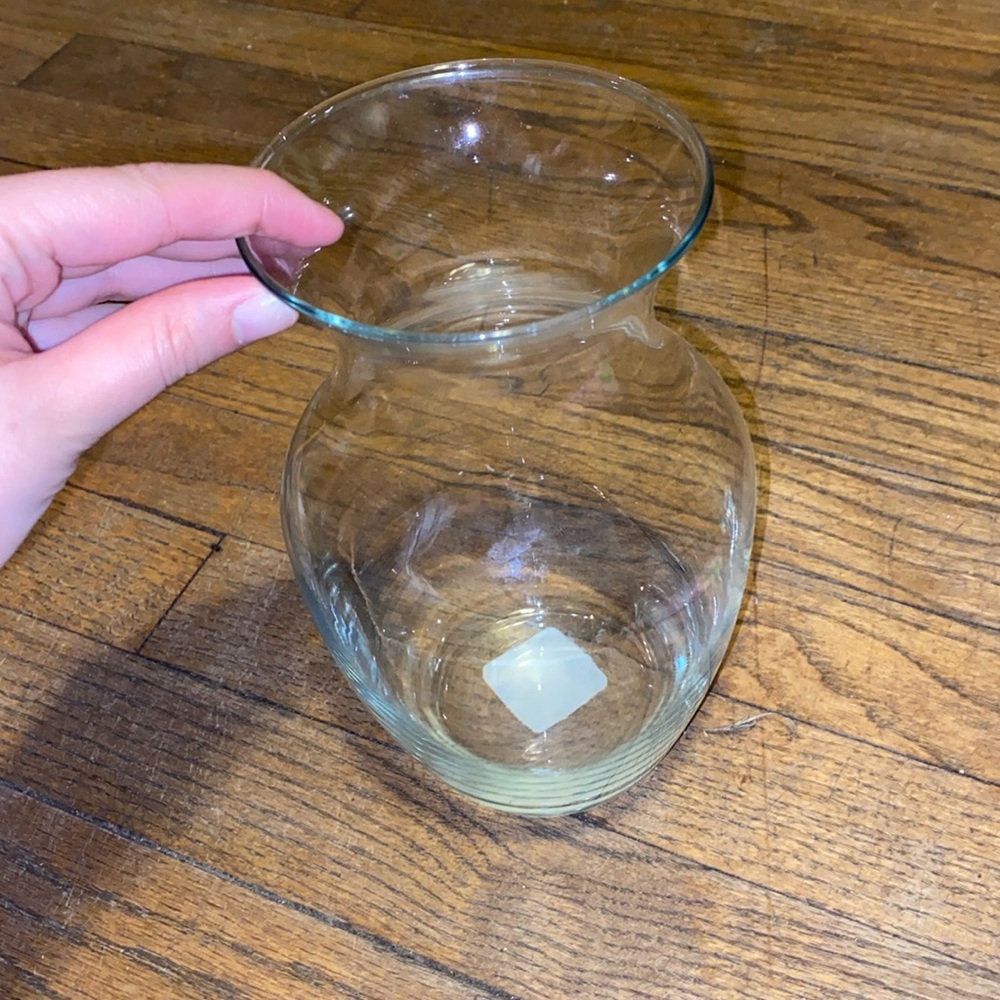 Glass flower vase
